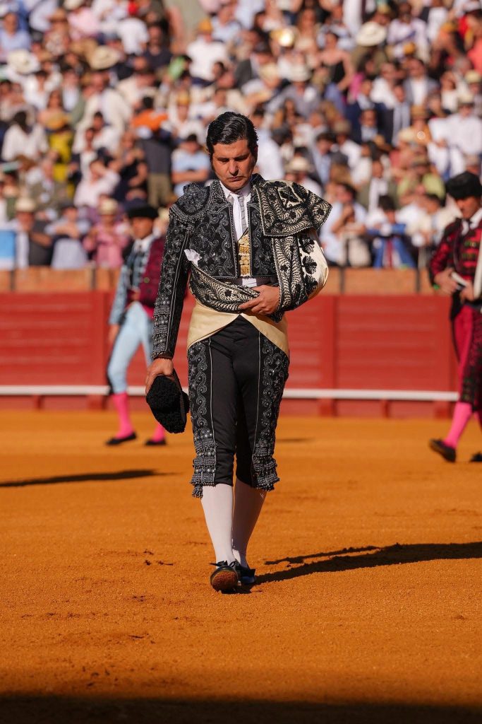 Morante de la Puebla reaparece en Sevilla y corta dos orejas en una tarde de alto contenido artístico